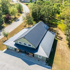 8-Bedroom Branson Retreat- Hot Tub & Porch Swings!