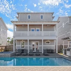Costal style 3-Story W 7BR and near the beach