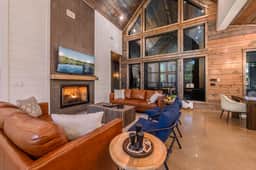 CABIN - Near BLACK MOUNTAIn - Image 2