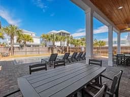 Costal style 3-Story W 7BR and near the beach - Image 4
