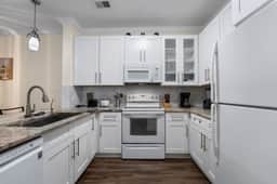 NEW Listing! Gorgeous 2 bd condo - Image 3