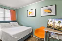 Travel back to the 50s- Renovated Motel Gem - Image 4