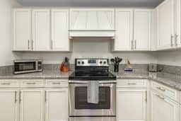 WATER VIEWs- FT MYERs | SLEEPs 8 | FISH | BOATiNG - Image 4