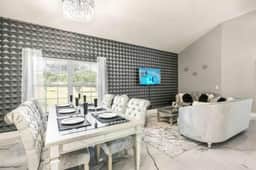 Spacious 5BR Pool | Prime Location Near Disney - Image 3