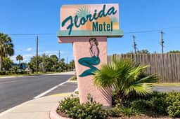 Retro Florida Motel | St. Augustine on San Marco - Image 4