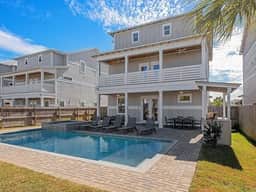 7BR Miramar Getaway | Spacious & Near the Beach - Image 4