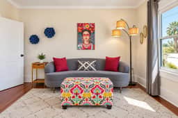 Charming Upstairs Stay near Old Town - Image 5