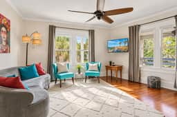 Charming Upstairs Stay near Old Town - Image 4