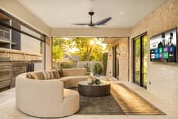 Luxe Austin Haven |H-Tub | Ping Pong | w/Bungalow - Image 5