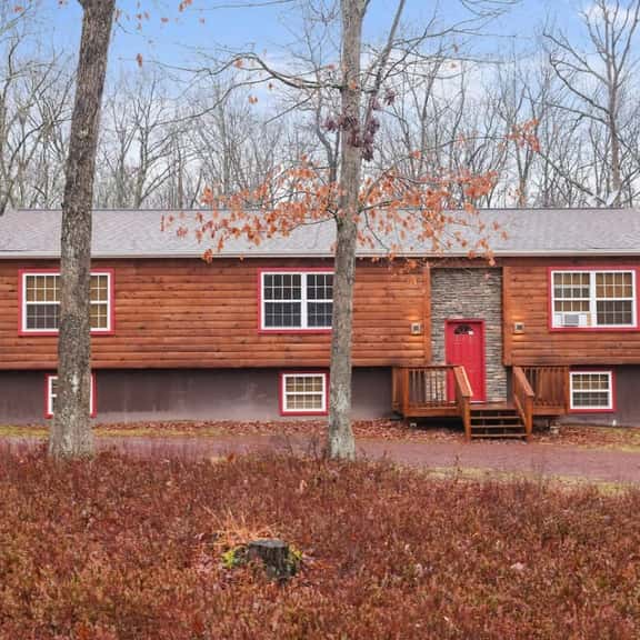 5BDR Log Cabin w/Jacuzzi | Games | Secluded - Image 1