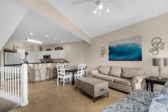 Bright 3BR Townhome Gulf Views & Steps to Beach - Image 3