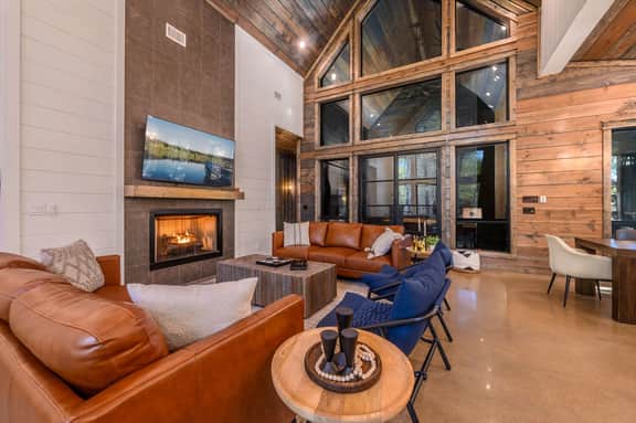 CABIN - Near BLACK MOUNTAIn - Image 2