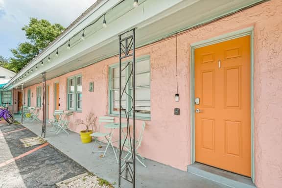 Classic Charm-Retro 1950s Motel in St Augustine - Image 3