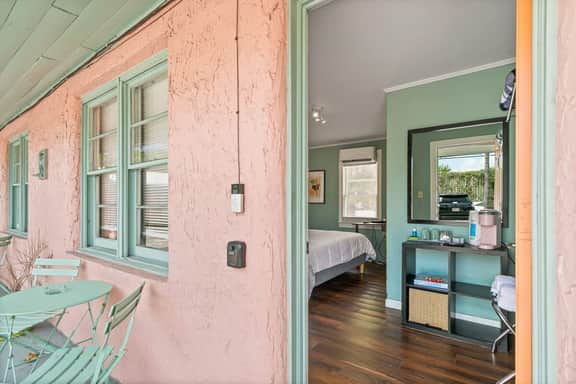 Classic Charm-Retro 1950s Motel in St Augustine - Image 2