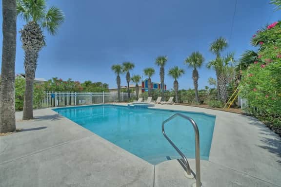 Duplex w Private Pool Beach Access, Prime PCB - Image 4