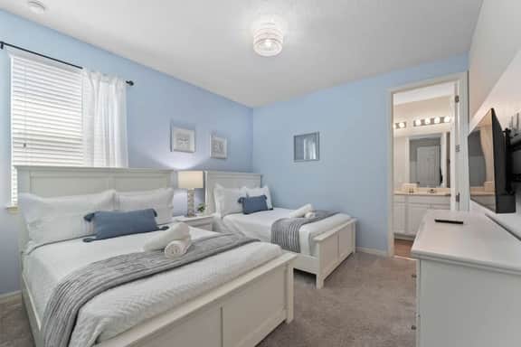 Large Group Villa | 10BR | Pool + Resort - Image 4