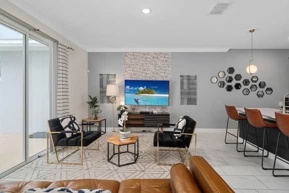Modern 4BR Stay | Pool, Gym & Lazy River - Image 4