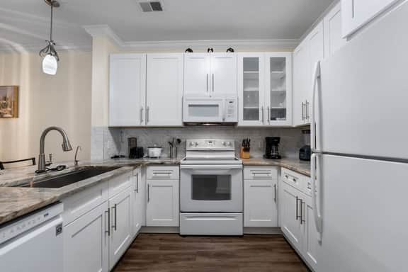 NEW Listing! Gorgeous 2 bd condo - Image 3