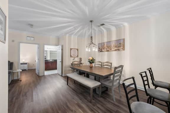 NEW Listing! Gorgeous 2 bd condo - Image 5