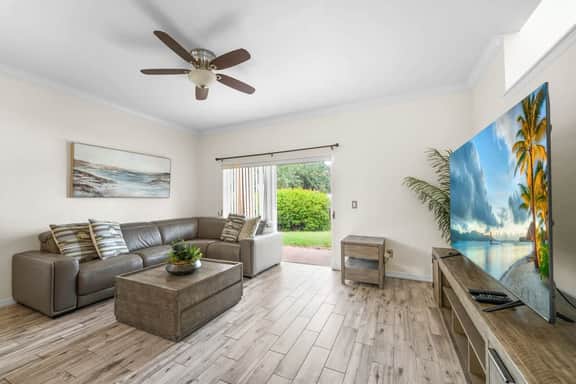 Palm Breeze Villa 4BR Resort Fun Near Disney - Image 2