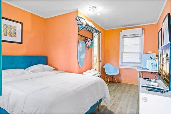 Step Back in Time- Golden Era Retro Motel - Image 3