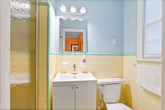 Step Back in Time- Golden Era Retro Motel - Image 5