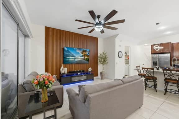 Tranquil Times Townhouse 4 bed Private Pool - Image 2