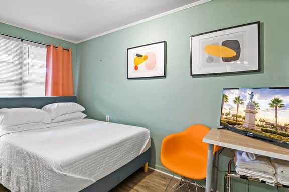 Travel back to the 50s- Renovated Motel Gem - Image 4