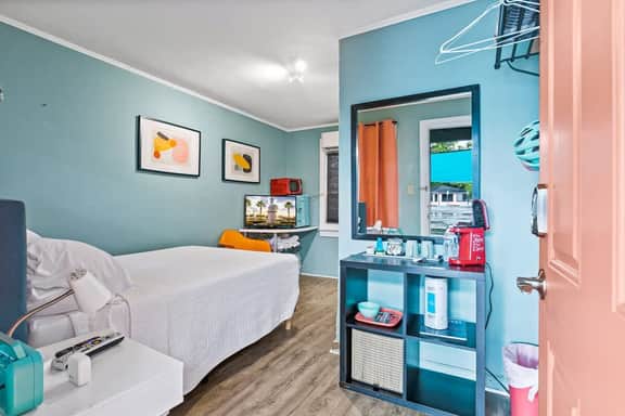 Travel back to the 50s- Renovated Motel Gem - Image 3