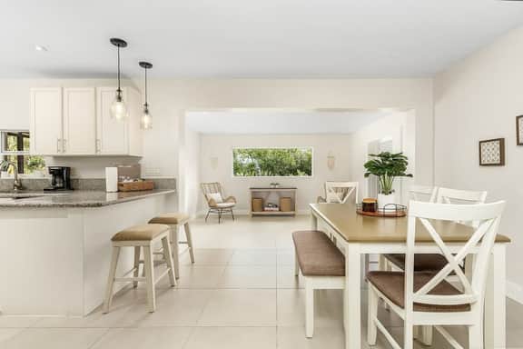WATER VIEWs- FT MYERs | SLEEPs 8 | FISH | BOATiNG - Image 3