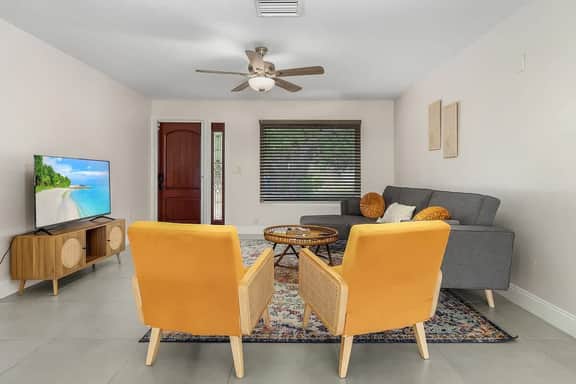WATER VIEWs- FT MYERs | SLEEPs 8 | FISH | BOATiNG - Image 5