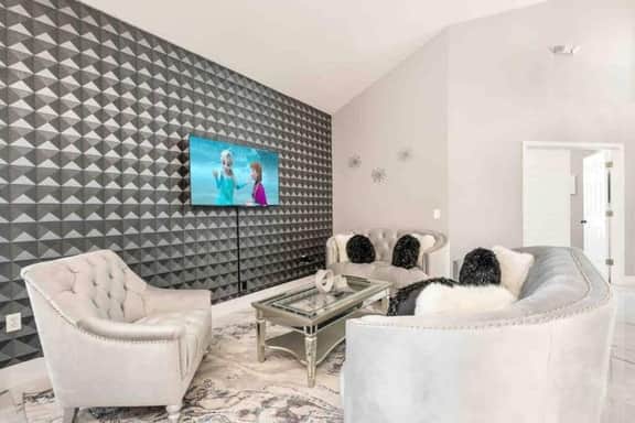 Spacious 5BR Pool | Prime Location Near Disney - Image 2