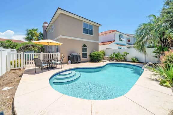 Destin Getaway | Relax, Unwind & Enjoy the Pool - Image 3
