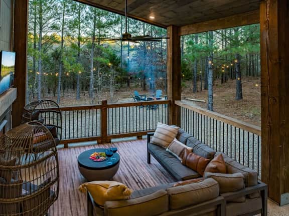 Steel Time Cabin | Ping Pong | Jacuzzi | Fire Pit - Image 3