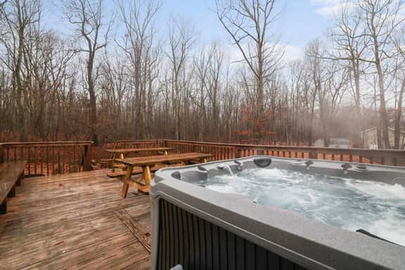 5BDR Log Cabin w/Jacuzzi | Games | Secluded - Image 2