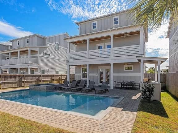 7BR Miramar Getaway | Spacious & Near the Beach - Image 4