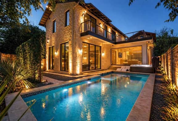 Luxe Austin Haven |H-Tub | Ping Pong | w/Bungalow - Image 2
