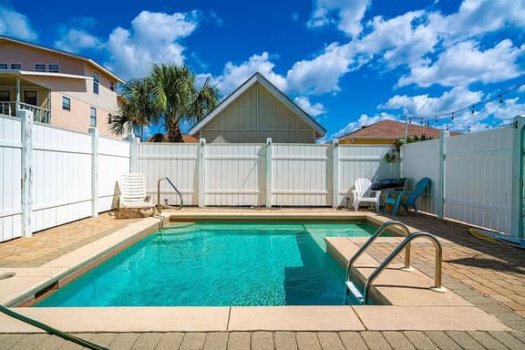 4BR Beach House w Pool, Loft and Gulf Views - Image 1