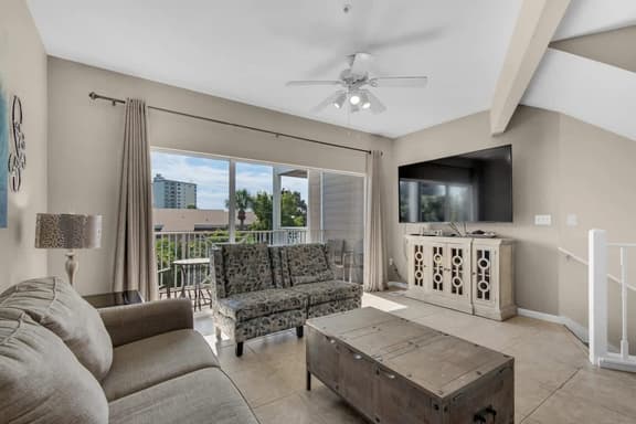 Bright 3BR Townhome Gulf Views & Steps to Beach - Image 1