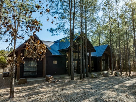 CABIN - Near BLACK MOUNTAIn - Image 1