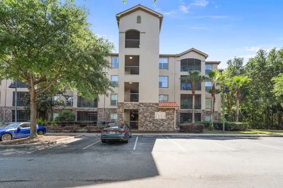 NEW Listing! Gorgeous 2 bd condo - Image 1
