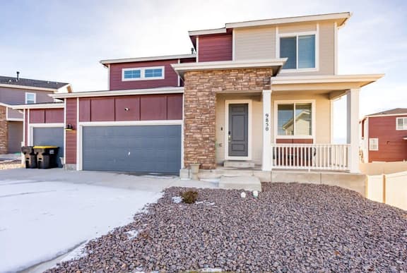 Newly Built 4BR Spacious Retreat in Peyton - Image 1