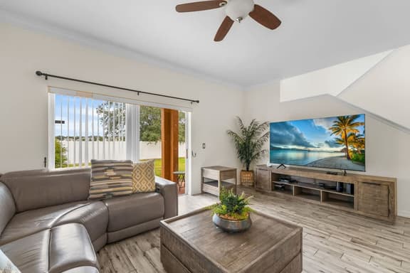 Palm Breeze Villa 4BR Resort Fun Near Disney - Image 1