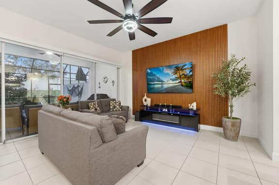 Tranquil Times Townhouse 4 bed Private Pool - Image 1