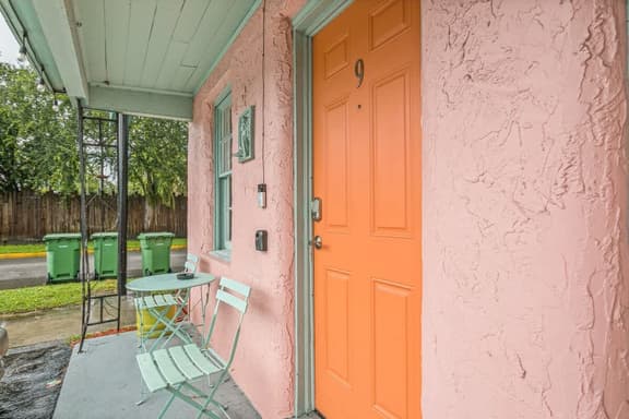 Travel back to the 50s- Renovated Motel Gem - Image 1