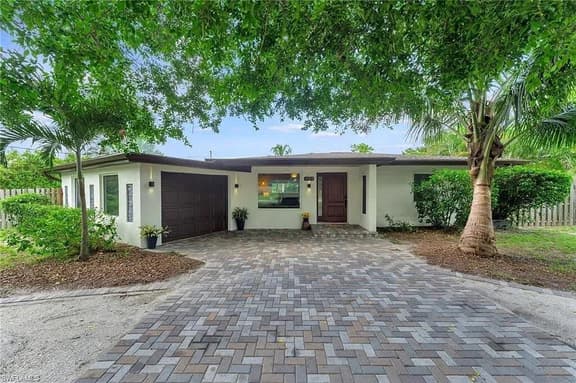 WATER VIEWs- FT MYERs | SLEEPs 8 | FISH | BOATiNG - Image 1