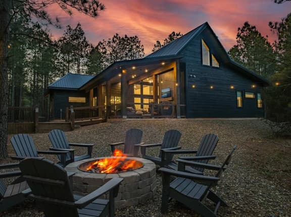 Steel Time Cabin | Ping Pong | Jacuzzi | Fire Pit - Image 1